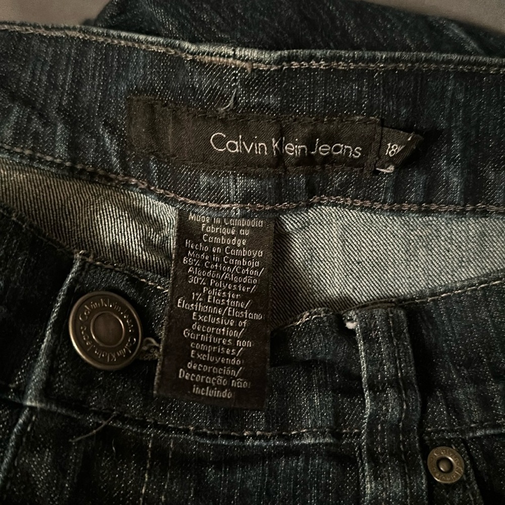 18 Calvin Klein Straight Jeans